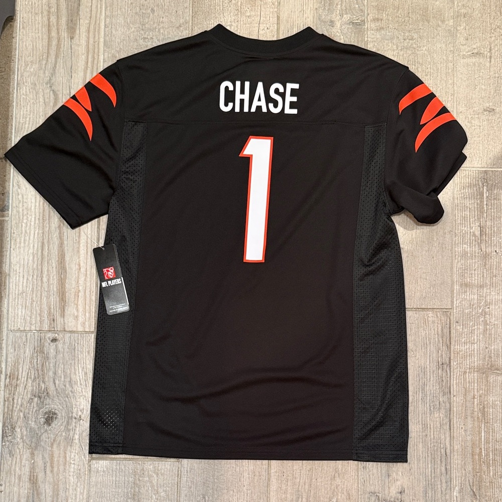 Ja’Marr Chase football jersey youth large new tags